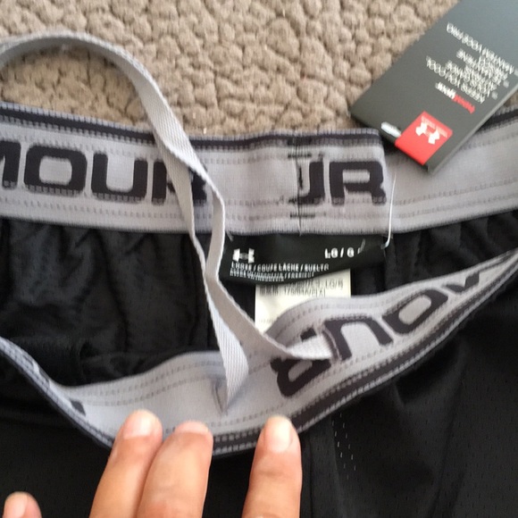 Under Armour Training Shorts - Picture 4 of 6